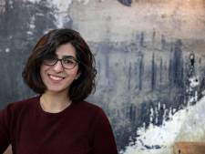 Parmida uit Iran wacht in Eindhoven op een verblijfsvergunning en strijdt voor vrouwenrechten: ‘In Iran bepaalt het regime je toekomst, hier de IND’
