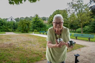 ‘Jammer dat het zo lang duurde’, maar straks kan Corrie weer jeu de boules spelen op deze overwoeker