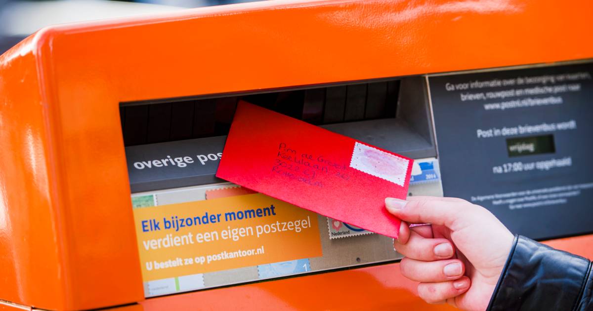 Symbolische grens doorbroken: postzegel voor het eerst meer dan een euro | Binnenland | AD.nl
