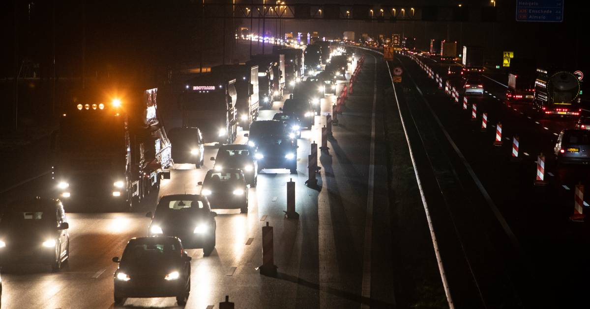 Veel vertraging op A1 richting Hengelo door ongeluk.