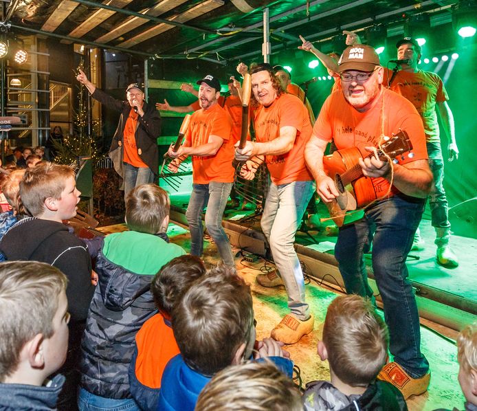 Mannenkoor Karrespoor is een van de artiesten die optreden op de eerste editie van Warkende Helden Live.