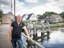 Arjan Otter moet huis langs kanaal in Geerdijk uit: ‘Het ongedierte loopt zo naar binnen’