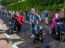 Karel V laat fietsbeugels verplaatsen, bewoners Springweg ‘pissed’: ‘Wij krijgen nu de overlast’
