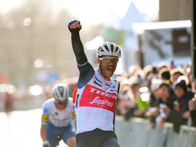 De Omloop kleurt Belgisch: Stuyven wint eerste klassieker van het jaar voor Lampaert na sprintje met twee