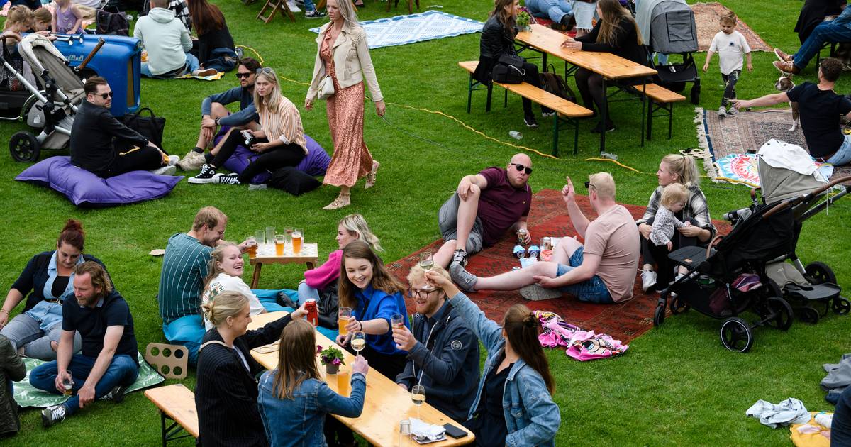 Stoer voer in het Enschedese Van Heekpark: ‘Doen we oesters of een suikerspin?’