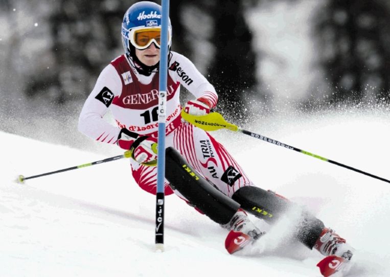 De Oostenrijkse Zettel maakte haar achterstand op de slalom goed en pakte verrassend de wereldtitel. (FOTO AFP) Beeld 