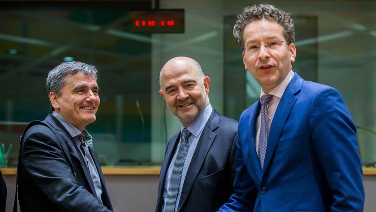 Jeroen Dijsselbloem met de ministers van Financiën van Malta en Frankrijk. Beeld epa