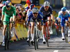 Jasper Philipsen sprint naar eerste dagsucces ooit in Tour de France: 'Ik weet wat verliezen is'