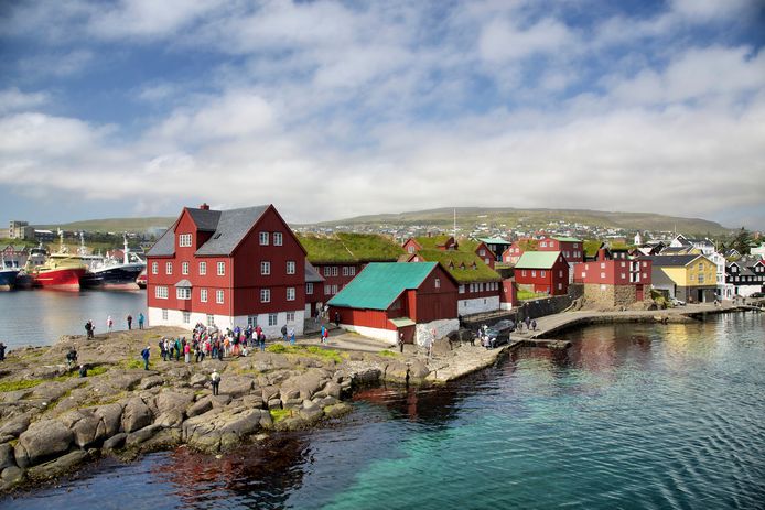 Archiefbeeld van een zonnige dag op de Faeröer-eilanden toen er van ‘social distancing’ nog geen sprake was.