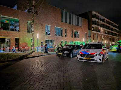Tiener op straat gestoken bij ruzie in Apeldoorn: ‘Drop die machete! Drop die machete’