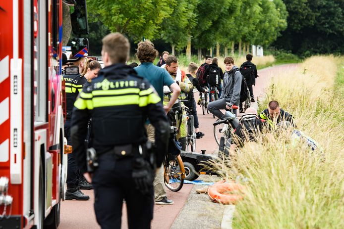 Politie en brandweer ter plaatse bij het ongeluk.