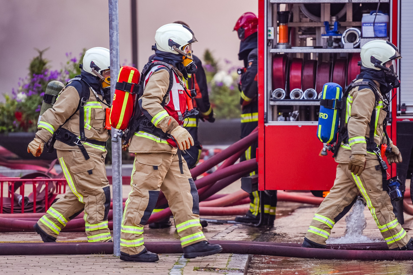 grote-brand-in-schuur-heemstede-onder-controle-rook-kan-nog-uren-voor