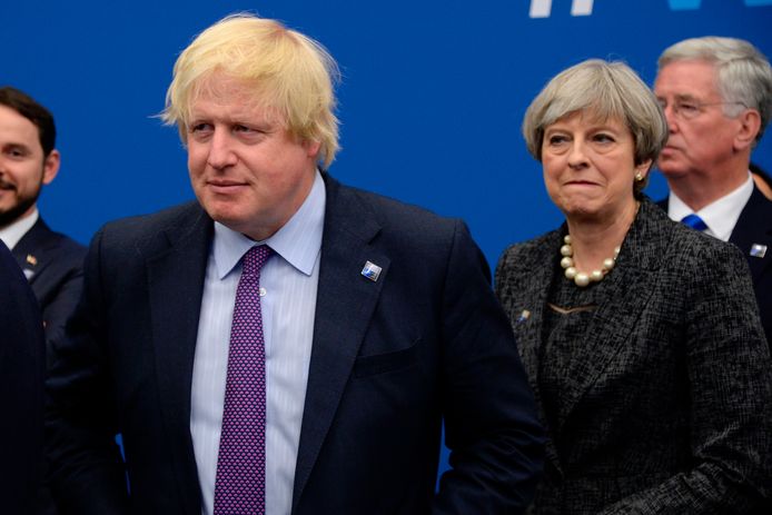 Boris Johnson komt steeds meer op ramkoers met premier May.