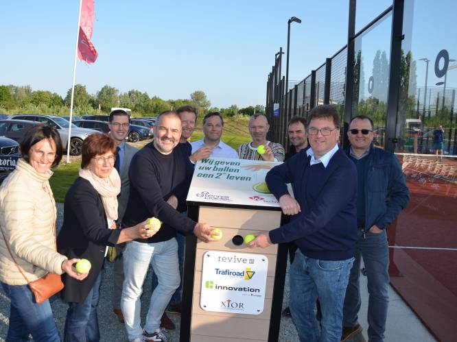 Botz Padel plaatst inzamelbak voor versleten padelballen: “Hergebruiken in beveiligingsmatten voor transport en akoestische isolatie”