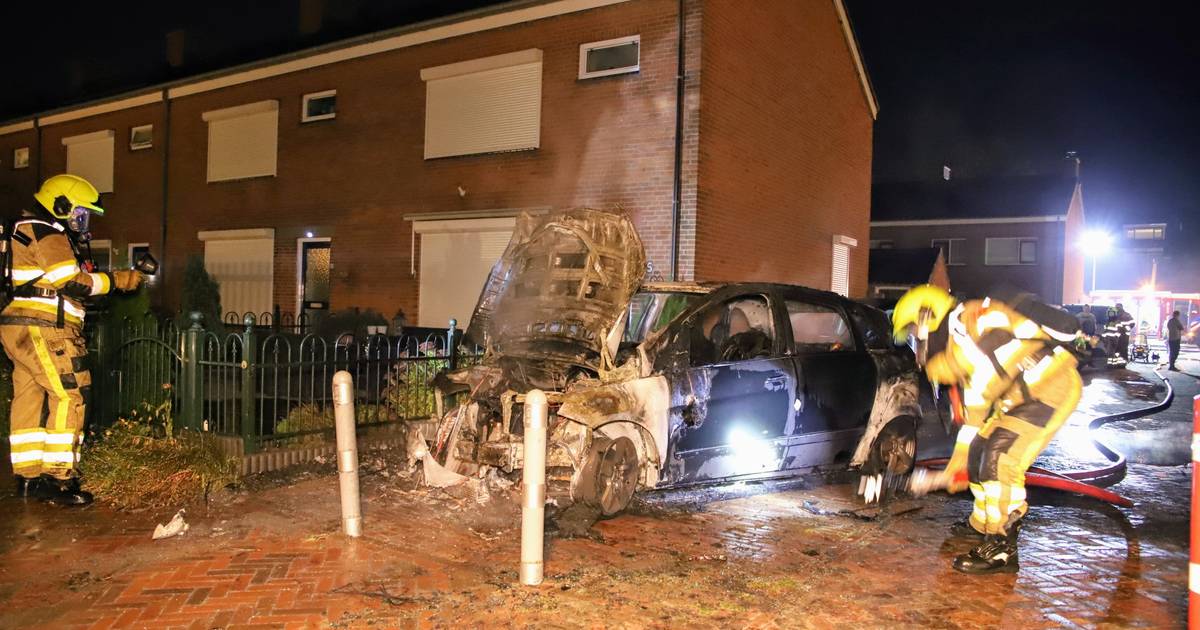 Auto door felle brand verwoest in Heukelum, woning heeft alleen rookschade - De Gelderlander