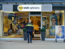 Als overvaller schreeuwt dat iedereen op de grond moet gaan liggen, denkt opticien Nick: ‘Dat ga ik niet doen’