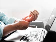 Tintelende vingers en ‘dove’ handen: zo herken je het carpaletunnelsyndroom
