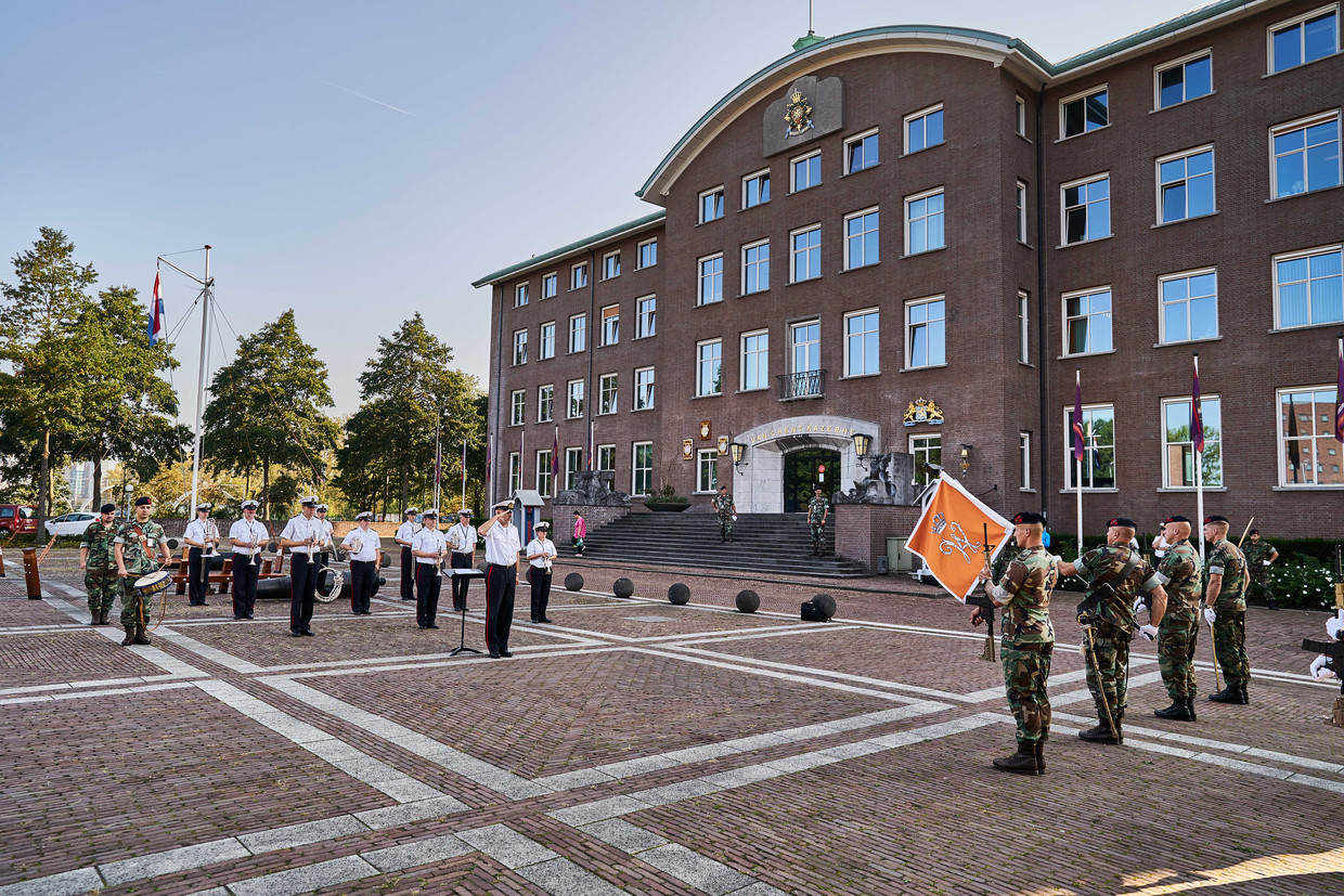 Een deel van het Marinierskapel der Koninklijke Marine tijdens een repetitie bij de Van Ghentkazerne in Rotterdam. Het orkest verzorgt traditiegetrouw de muziek tijdens Prinsjesdag, dit jaar in aangepaste vorm.  Beeld ANP