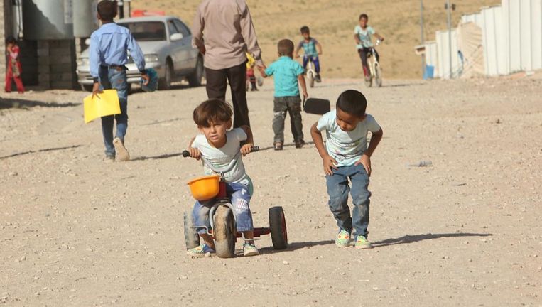 Bewoners van een vluchtelingenkamp- nabij Mosul. Beeld Reuters