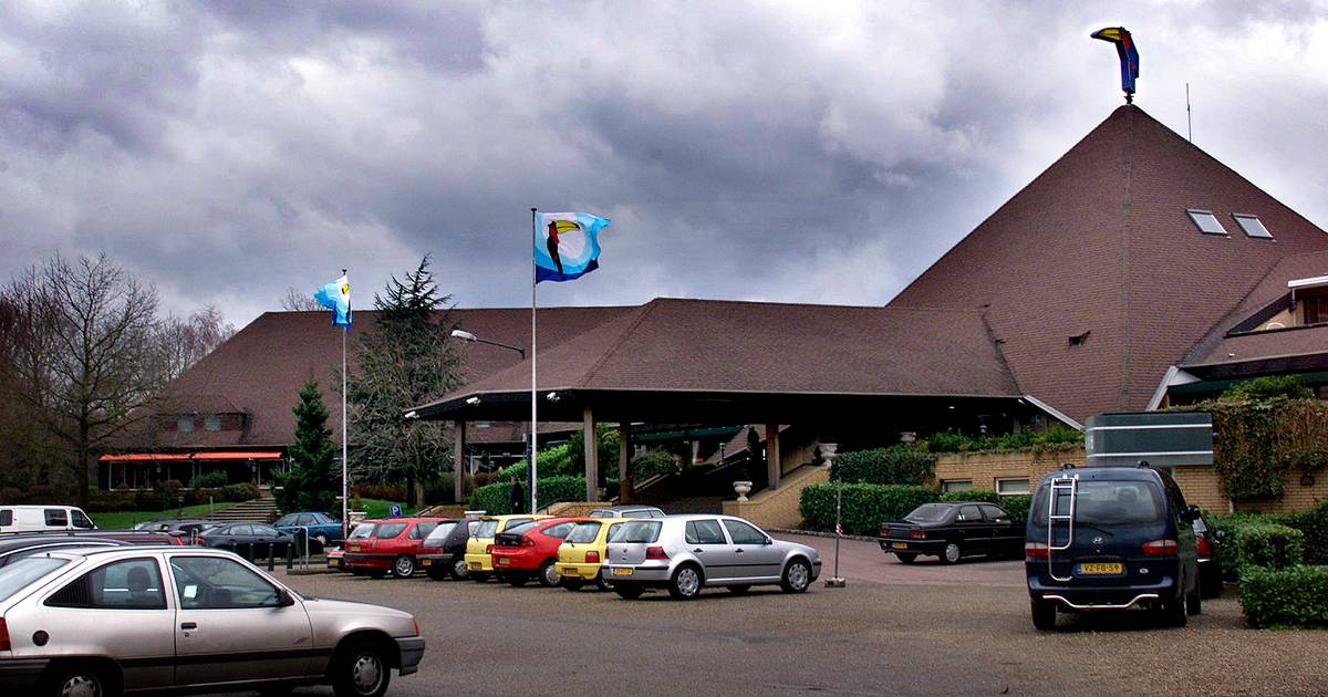Defensie 'boort' hoop Van der Valk Gilze de grond in Oosterhout AD.nl