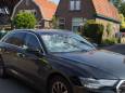 Fietser klapt op voorruit van auto op de Heistraat in Sprang-Capelle