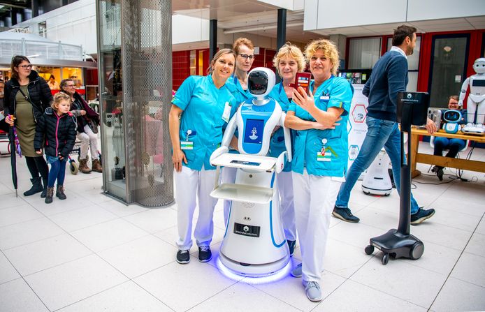 Een robot in het IJsselland Ziekenhuis in Capelle aan den IJssel