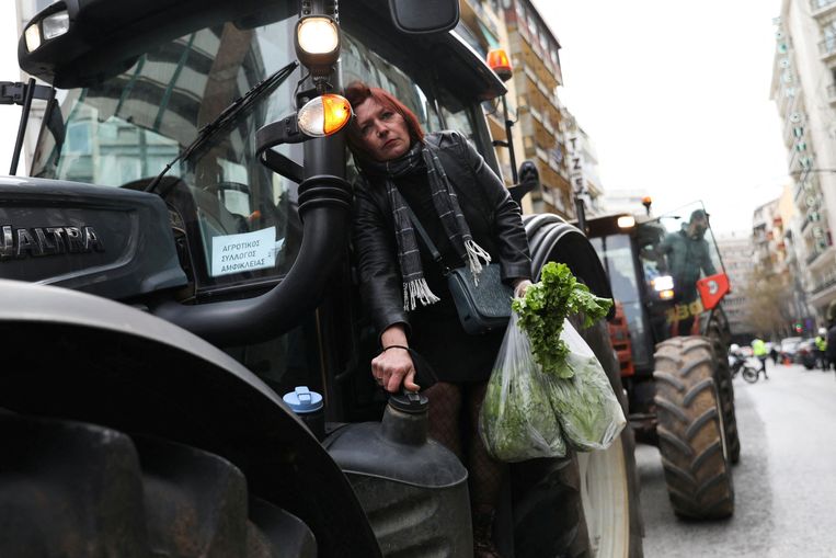 Een protestmars tegen de stijgende prijzen in Griekenland. Beeld REUTERS