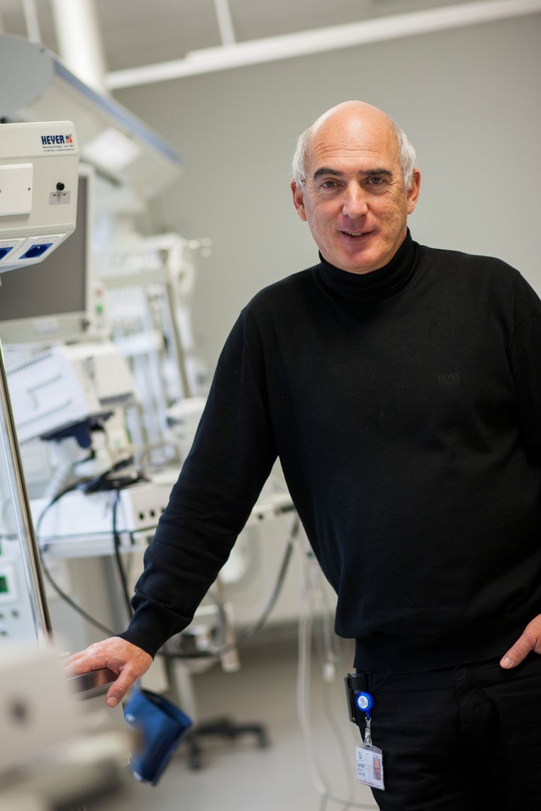 Ignace Demeyer: ‘Het zorgpersoneel zal er staan. Er heerst een ongelooflijke spirit. We zijn één ploeg, samen, tegen het virus.’ Beeld HUMO
