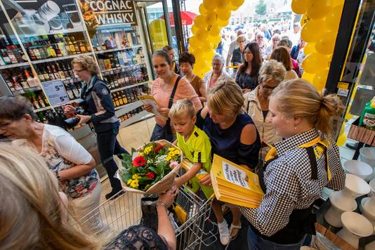 De nieuwe supermarkt ging vanochtend open.