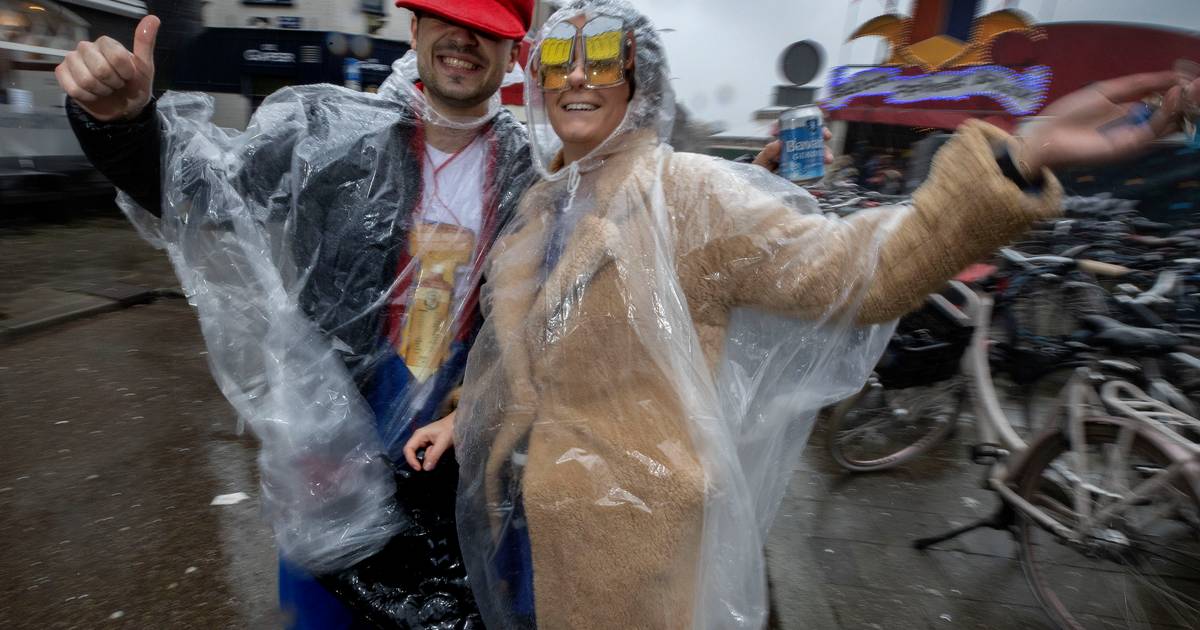 Carnavalsvierders Trotseren Wind En Regen Voor Hét Feest Van Het Jaar