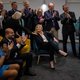 Le Pen nadert Macron in spannende verkiezingsstrijd. ‘Terwijl hij vooral met Poetin belde, ging zij marktpleinen op’