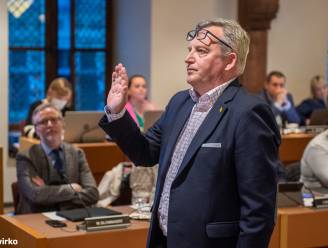 Dirk Verleysen nu officieel geen Feestcomitévoorzitter meer, hij legt de eed af als gemeenteraadslid