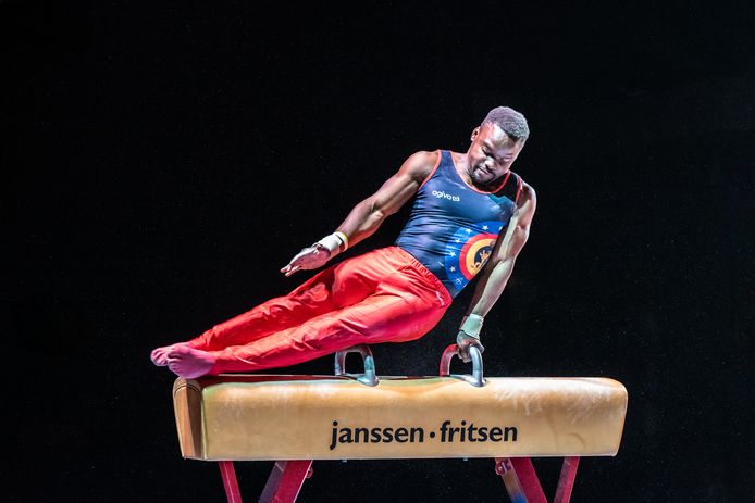 Noah Quavitta works on the pommel horse.