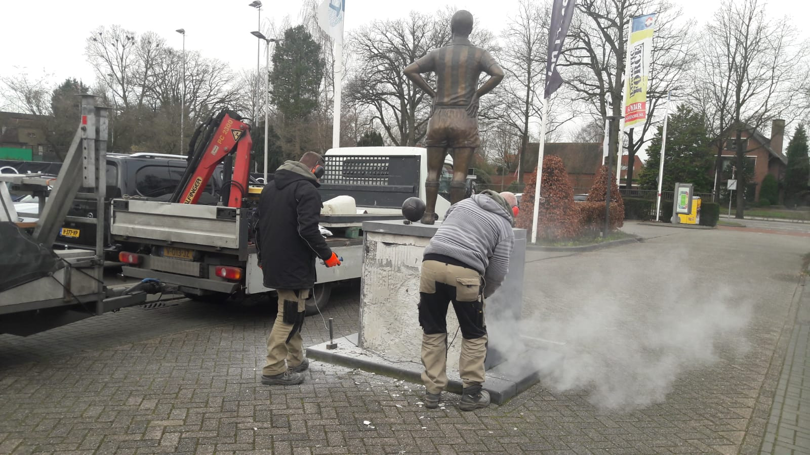 Standbeeld van Willem Jan van Roessel weer in ere hersteld