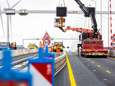 Zweten op de Haringvlietbrug met extra smalle rijstroken: ‘Flink smaller dan je gewend bent’