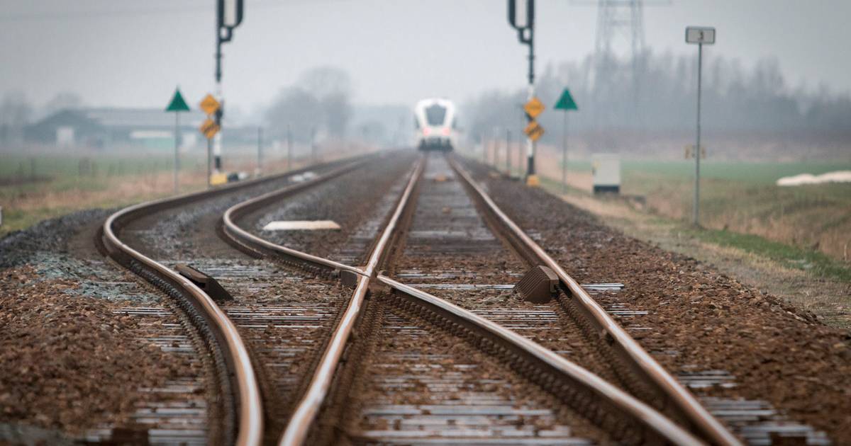 Geen treinen tussen Elst en Nijmegen door aanrijding.