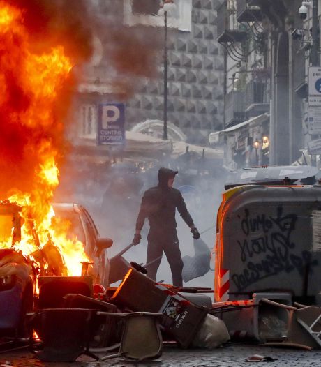Les supporters allemands sèment le chaos à Naples et provoquent un conflit politique en Italie