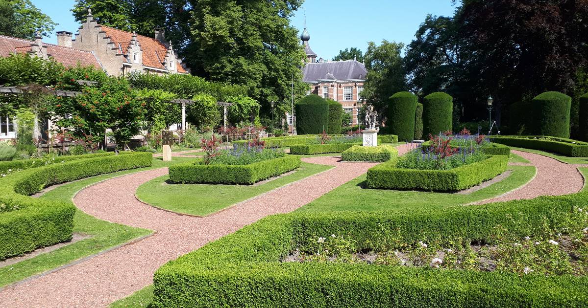 Struinen in de mooie tuinen van kasteel Bouvigne in Breda Breda