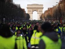 Gilets jaunes: 1.500 manifestants sur les Champs-Elysées, 350 interpellations