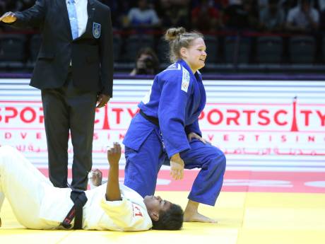 
Joanne van Lieshout (20) werd bij debuut op WK Judo meteen dé verrassing: ‘Bizar, ongeloof­lijk en zó blij’