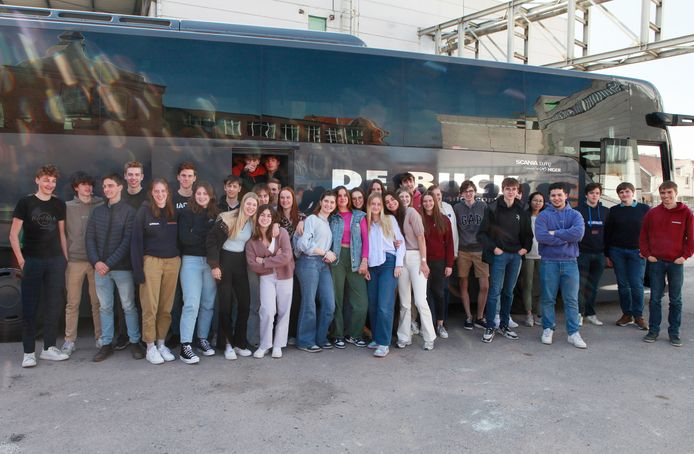 De zesdejaars van Leiepoort campus Sint-Hendrik zijn klaar voor hun Italiëreis.
