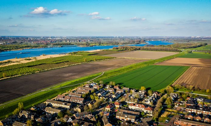 De akkers in Heinenoord waar het zonnepark moet komen vanuit de lucht gezien.