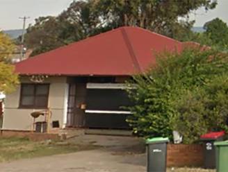 Camera filmt bloedige aanval van drie honden op agente en koppel