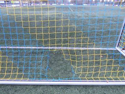 Vandalen vernielen voor derde keer in korte tijd doelnetten SV Delden: extra politietoezicht op de M