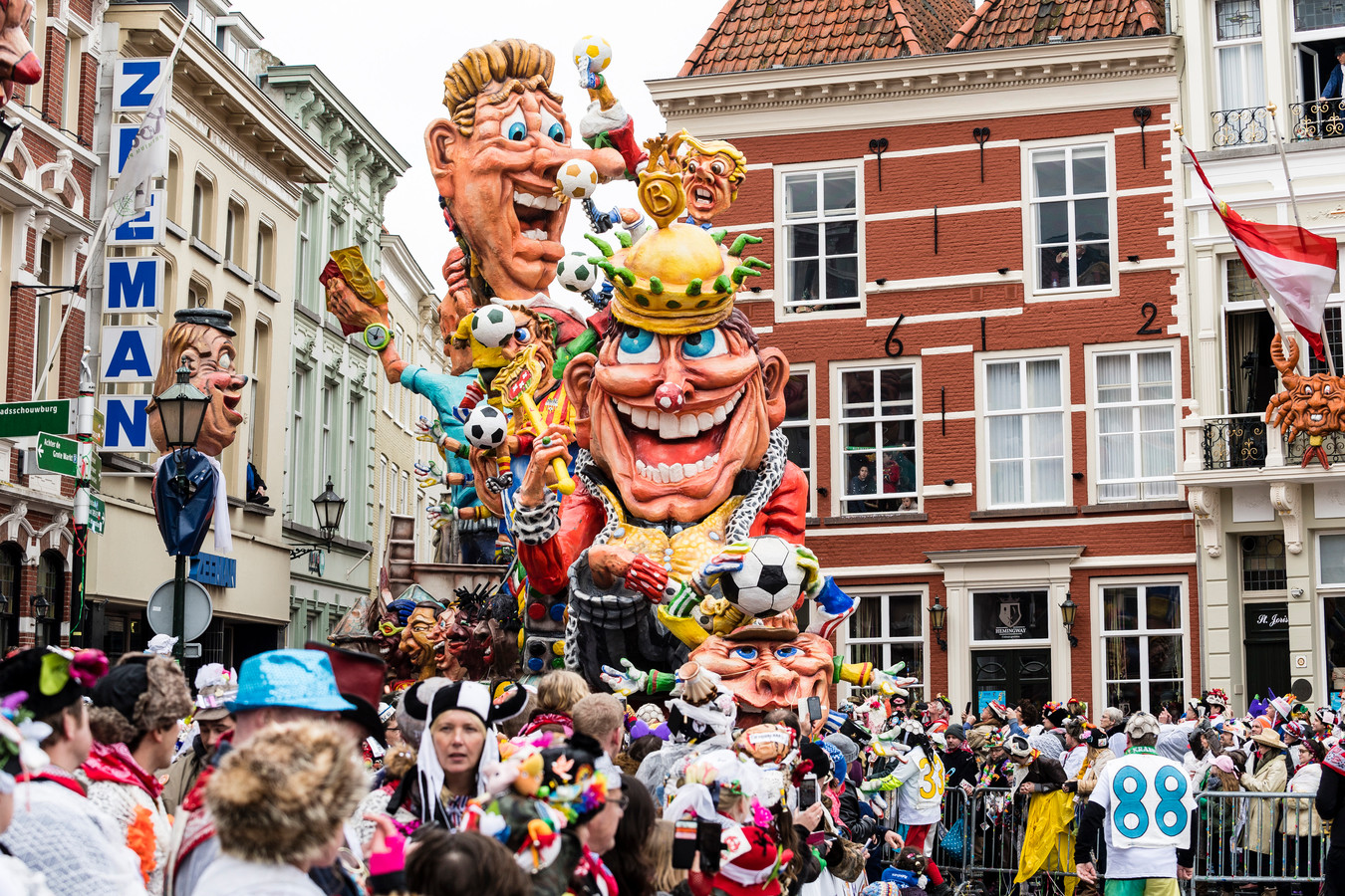 Beestachtig goeie optocht in ’t Krabbegat Foto AD.nl