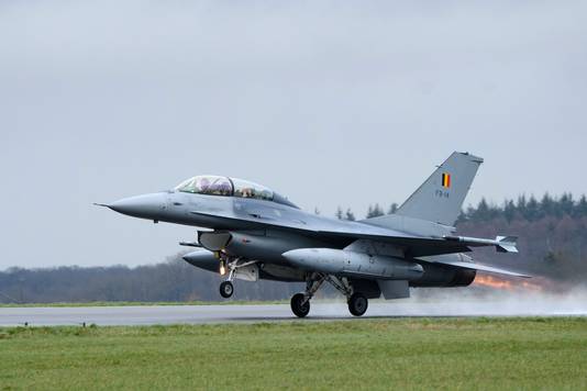 Op bevel van legerchef Marc Compernol hadden de F-16-eenheden op de basissen van Florennes en Kleine Brogel hun vluchten opgeschort sinds 18 maart.