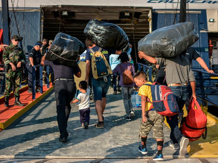 Vluchtelingen en migranten komen aan op Lesbos.