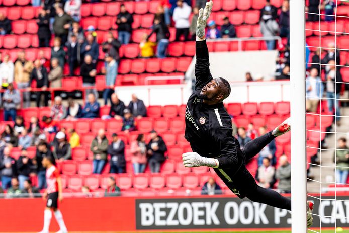 Yvon Mvogo in het duel met Willem II van vorige week.