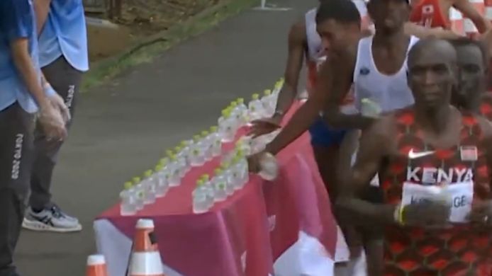 Le geste “honteux” d’un marathonien français qui renverse