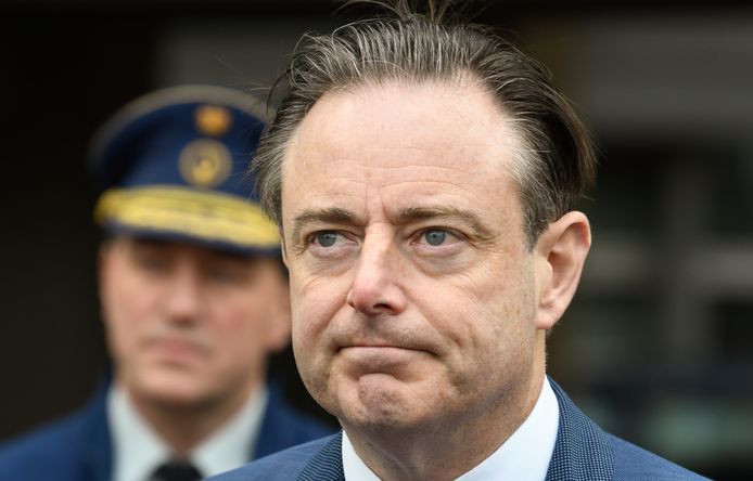 Voor informateur Bart De Wever, een piste die afgelopen weekend hier en daar circuleerde, is het op dit moment nog te vroeg, vindt Verherstraeten.